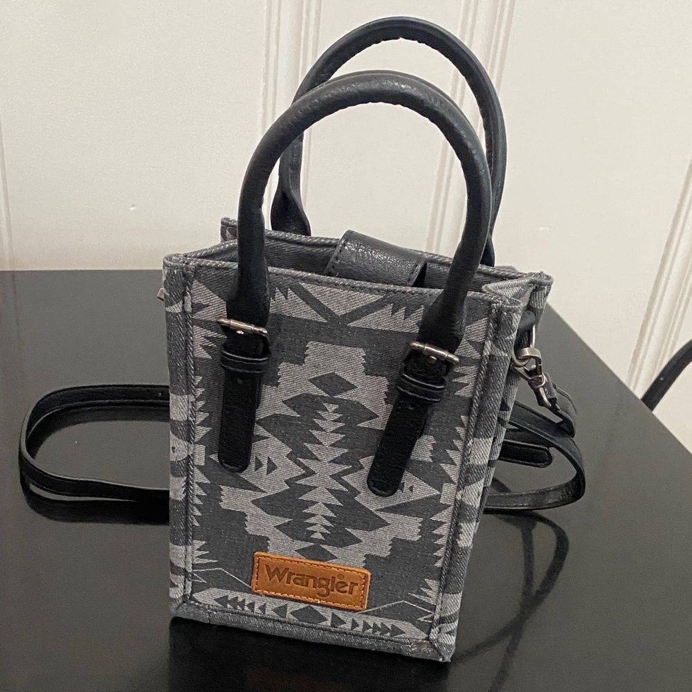 Wrangler Black and Gray Geometric Crossbody Bag